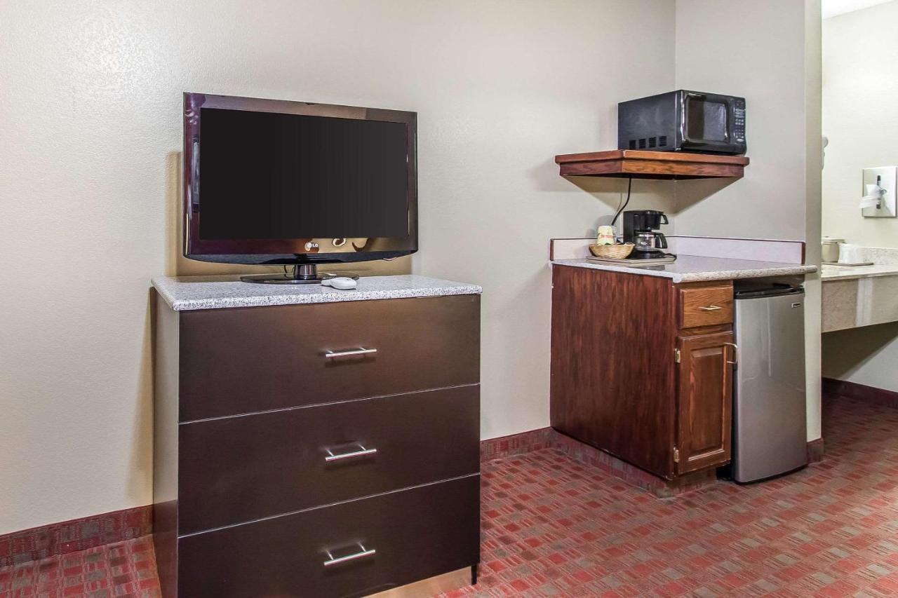 Quality Inn & Suites La Vergne Exterior photo