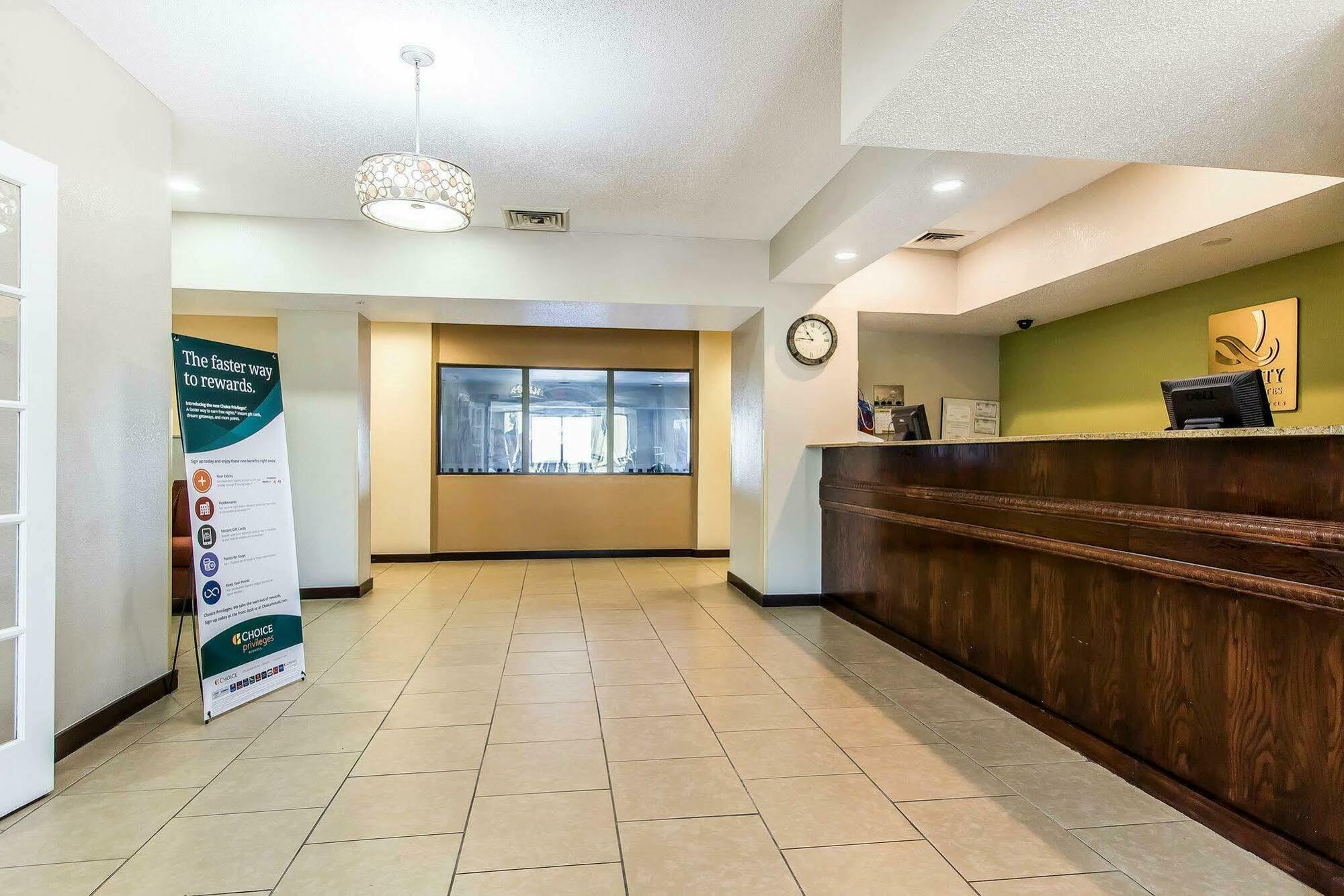 Quality Inn & Suites La Vergne Exterior photo