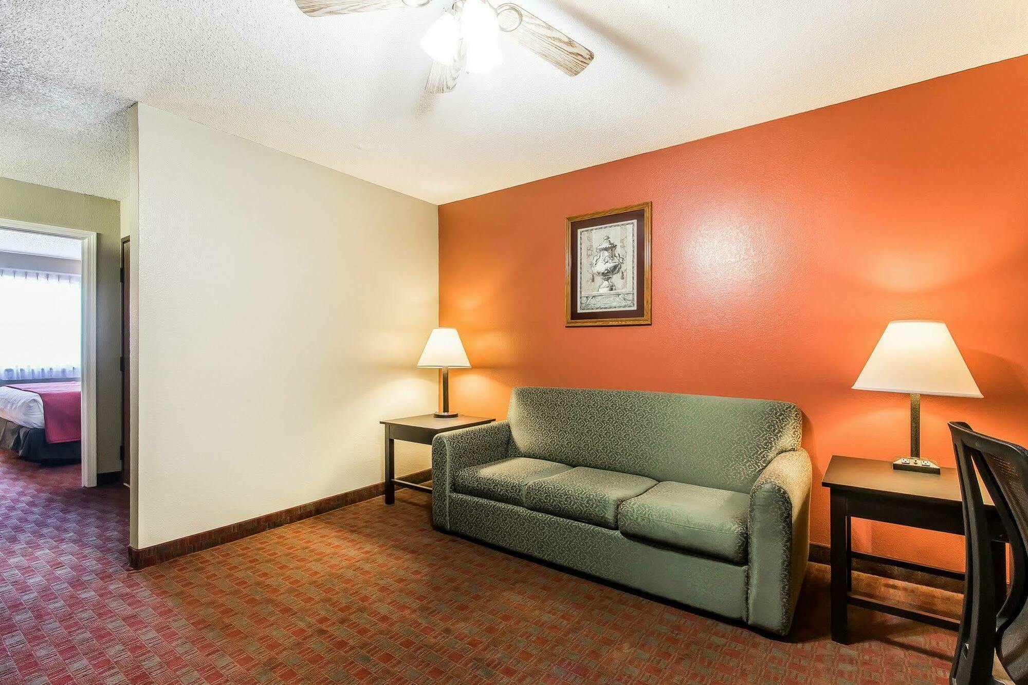 Quality Inn & Suites La Vergne Exterior photo