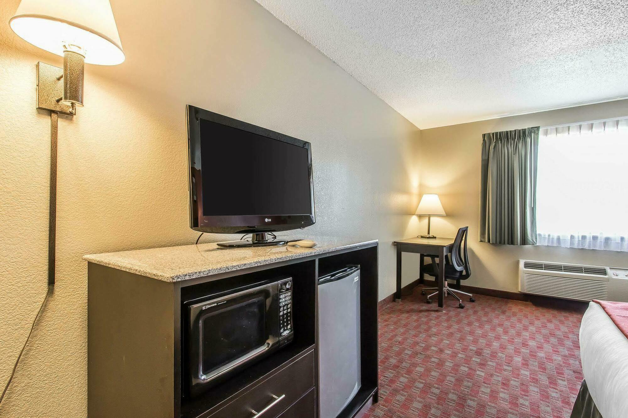 Quality Inn & Suites La Vergne Exterior photo